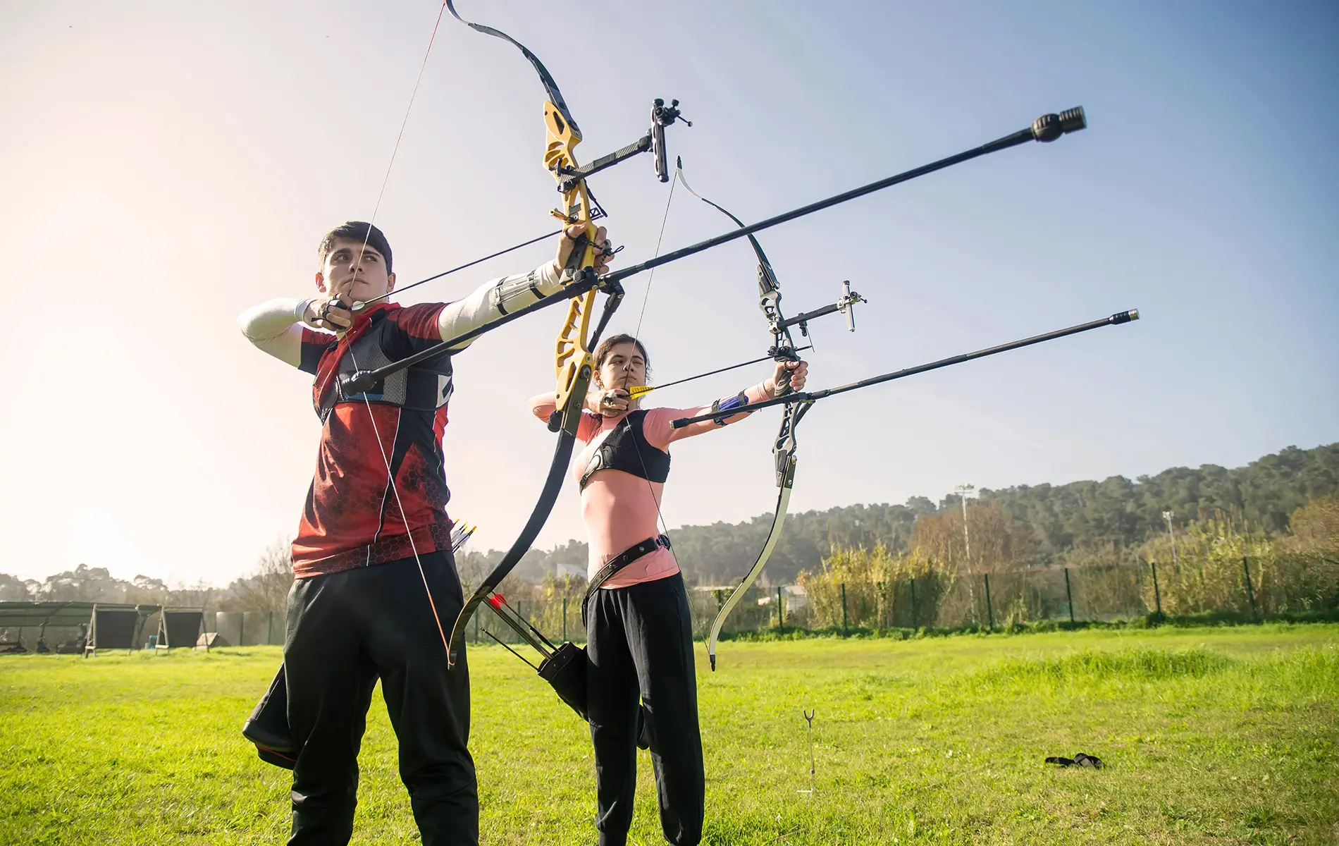 archeryvic-couple-at-draw-1990x1200